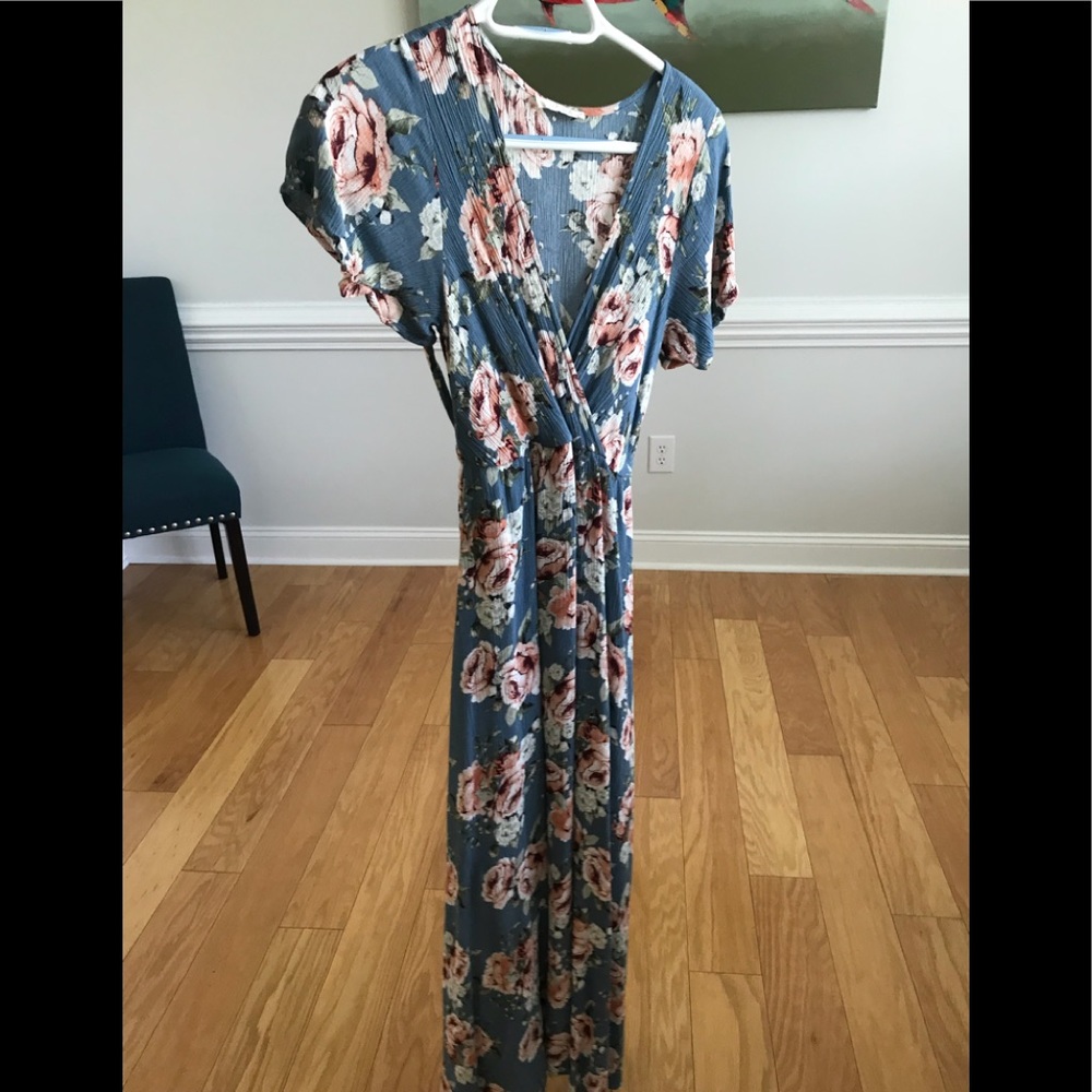 Illa Illa Sundress Small. Adorable and flattering